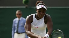 Sloane Stephensová bhem 3. kola Wimbledonu, její soupekou je Lucie afáová.