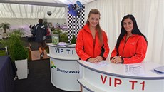 Krajští politici si díky dotaci pro okruh mohli užívat pohodlí VIP stanu a... Krajští politici si díky dotaci pro okruh mohli užívat pohodlí VIP stanu a...