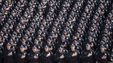 V Kyjev sloily slib dva tisíc nových policist (4. ervence 2015).