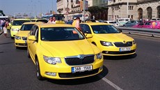 Taxikáři zabarikádovali magistrálu Taxikáři zabarikádovali magistrálu