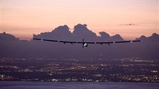 Solar Impulse 2 letí nad Havají.