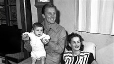 Kirk Douglas, jeho první manelka Diana a jejich druhorozený syn Joel (Los...