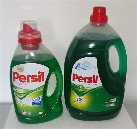 Vlevo je originál pracího gelu Persil, vpravo pak jeho napodobenina, která je k...