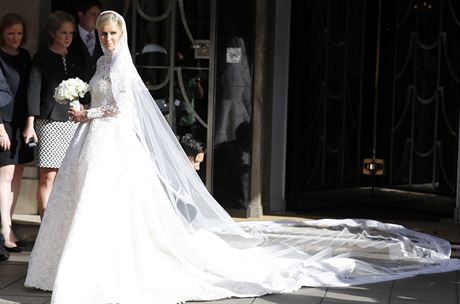 Nicky Hiltonov mla svatebn rbu od Valentina.