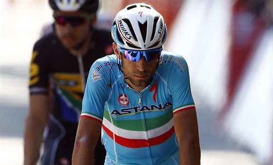 KDE JE ÚSMV? Italský cyklista Vincenzo Nibali, obhájce lutého trikotu Tour de France, zatím ve Francii proívá tké chvíle.