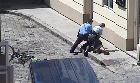 Zlodje kola ze Sokolského ostrova chytili policisté v eské ulici.