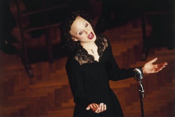 Marion Cotillardová jako Edith Piaf (2007)