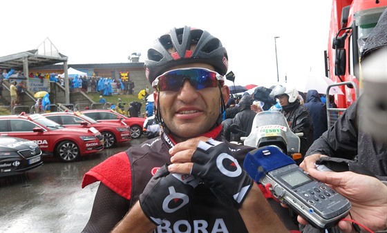 Jan Brta odpovd v cli dvanct etapy Tour de France novinm.