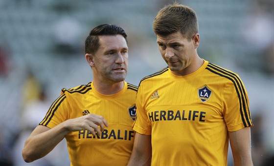 Steven Gerrard (vpravo) v dresu Los Angeles Galaxy