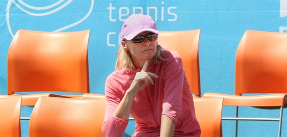 Jana Novotná, nkdejí wimbledonská vítzka, nyní trénuje dvacetiletou tenistku Barboru Krejíkovou.