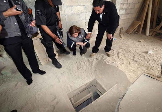 Z vzení mexický narkobaron utekl tunelem, který si vykopal. Policie ho od té doby marn hledá. Po pedchozím útku ho hledala 13 let.