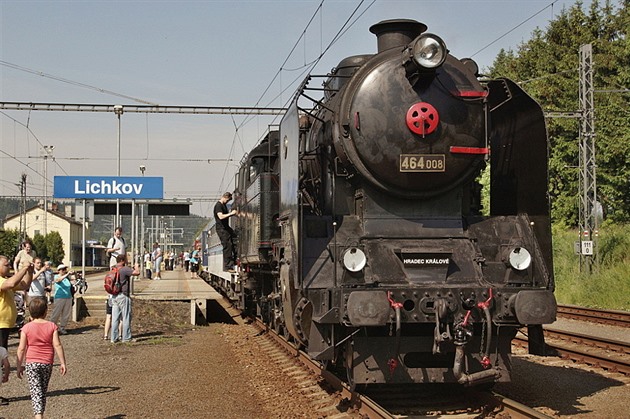 Historické vlaky na Králicku lákají nejen elezniní nadence.