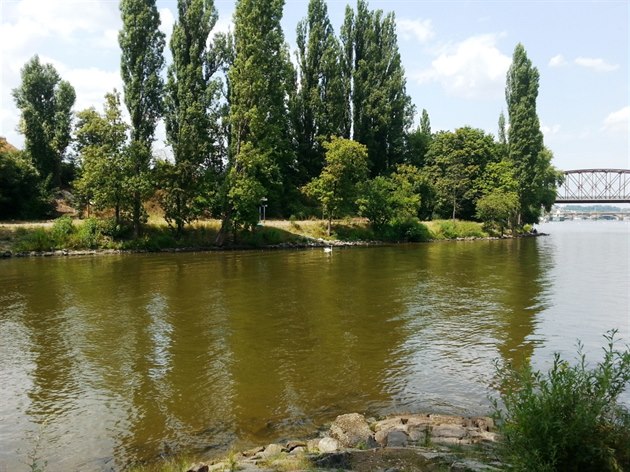 Vjezd do smíchovského pístavu na severní pici Císaské louky má íku kolem...