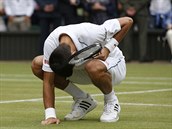 Novak Djokovi se dotk trvy na centrlnm kurtu ve Wimbledonu