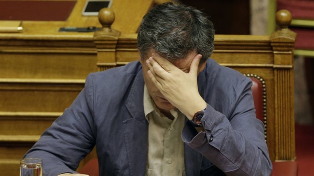 Jednn eckho parlamentu o dve vldy se protahovalo. Premir Alexis Tsipras pohrozil demis. (15. ervence 2015)