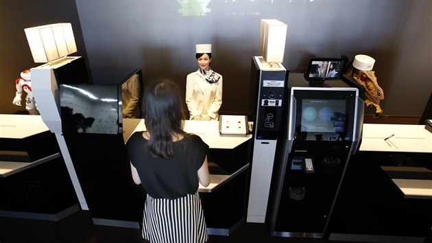 V Japonsku se otevr hotel, kde na recepci budou roboti (15. ervence 2015).