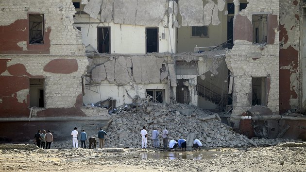 Budovu italskho konzultu v centru Khiry zdemolovala siln exploze (11. ervence 2015)