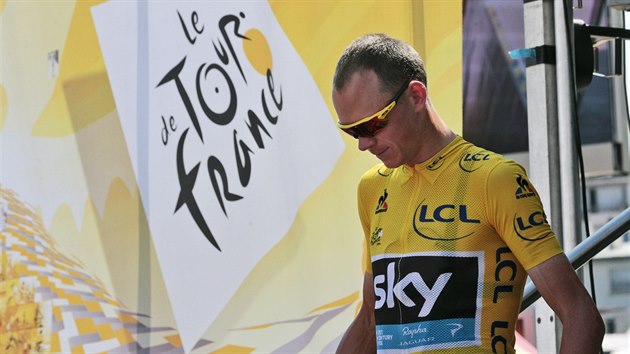Chris Froome, ldr Tour de France, se chyst na start 10. etapy zvodu.