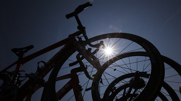 Momentka ze startu 10. etapy Tour de France