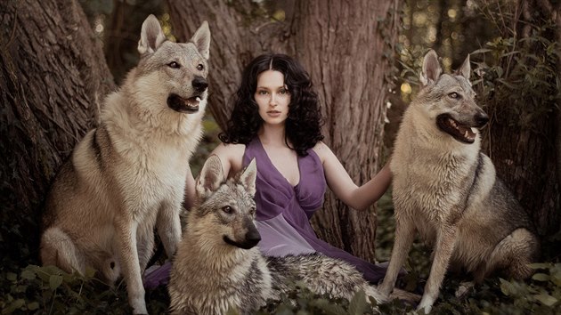 MOgirl Yuliya, krsn Ukrajinka s vlky