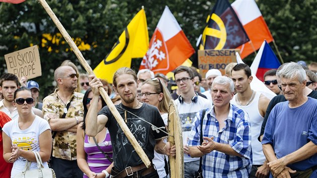 Demonstrace proti EU a plivu uprchlk na Vclavskm nmst v Praze (18. ervence 2015)