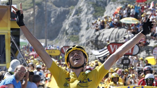 EXTÁZE. Chris Froome slaví drtivý triumf v desáté horské etap Tour de France.
