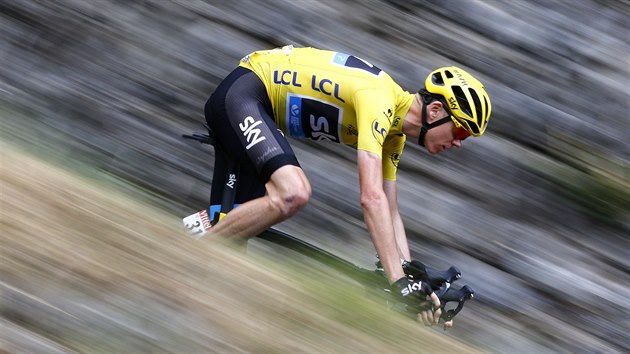 Chris Froome v krkolomnm sjezdu ve 12. etap Tour de France.