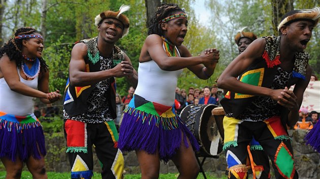 Skupina Iyasa ze Zimbabwe bude jednou z hlavnch hvzd africkho festivalu ve dvorsk zoo.