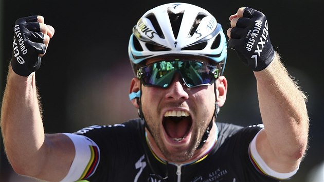 Mark Cavendish se raduje z triumfu v sedm etap Tour de France.
