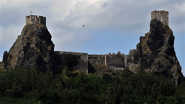 Cvien hasi na hrad Trosky.