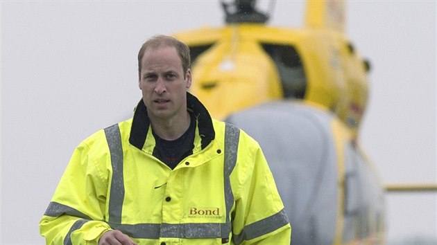 Princ William jako pilot leteck zchrann sluby (Cambridge, 13. ervence 2015)