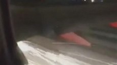 Letadlu při vzletu vzplanul jeden z motorů Letadlu při vzletu vzplanul jeden z motorů