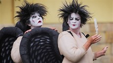 Vanda Hybnerová a Lucia Kašiarová v představení pro děti s názvem Angel-ky,... Vanda Hybnerová a Lucia Kašiarová v představení pro děti s názvem Angel-ky,...