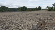 Řeka Berounka se u Zadní Třebaně dá přejít suchou nohou (14.7.2015) Řeka Berounka se u Zadní Třebaně dá přejít suchou nohou (14.7.2015)