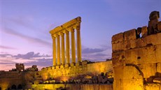 Ruiny Jupiterova chrámu v libanonském Baalbeku, oblíbené turistické destinace v... Ruiny Jupiterova chrámu v libanonském Baalbeku, oblíbené turistické destinace v...