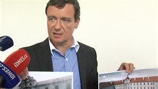 David Rath u soudu ukazuje fotky buštěhradského zámku David Rath u soudu ukazuje fotky buštěhradského zámku