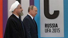 Ruský prezident Vladimír Putin a íránský prezident Hassan Ruhání bhem summitu...