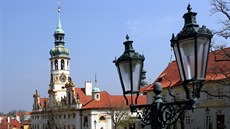 Zakázku na vybudování průčelí proslulé Lorety na Hradčanech získal Kryštof... Zakázku na vybudování průčelí proslulé Lorety na Hradčanech získal Kryštof...