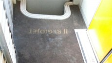 pinavá podlaha ve vlaku RegioJet