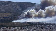 V Řecku vypukly lesní požáry. (17. července 2015) V Řecku vypukly lesní požáry. (17. července 2015)