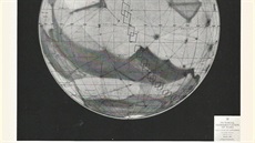 Pehled zábr povrchu Marsu poízených Marinerem IV. Celkem 21 úplných snímk...