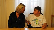 Aleš Denner s maminkou Evou. Příčinou chlapcovi nemoci je vrozená mutace, tedy... Aleš Denner s maminkou Evou. Příčinou chlapcovi nemoci je vrozená mutace, tedy...