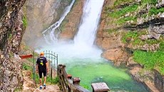 U Bohinjskeho jezera obujte botky a vyběhněte nahoru k vodopádu Savica.... U Bohinjskeho jezera obujte botky a vyběhněte nahoru k vodopádu Savica....