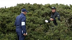 Phil Mickelson na The Open hledá zatoulaný míek.