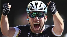 Mark Cavendish se raduje z triumfu v sedmé etap Tour de France.