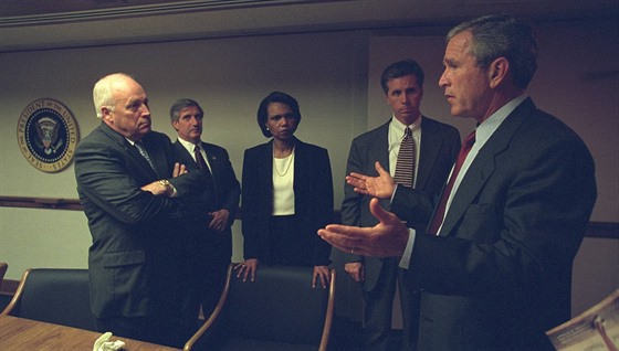 Bývalý americký prezident George Bush se do bunkru pod Bílým domem uchýlil po teroristických útocích 11. záí 2001.