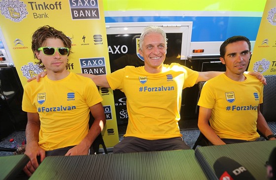 Hlavn postavy stje Tinkoff-Saxo. Zleva: Peter Sagan, majitel Oleg Tikov a...