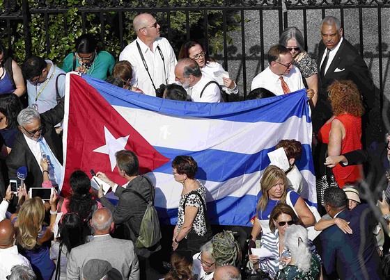 Kuba po 54 letech otevela ve Washingtonu svou ambasádu. Ped zahájením...