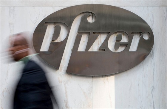 Loni se Pfizer neúspn pokouel o pevzetí britské spolenosti AstraZeneca, za kterou nabízel tém 70 miliard liber (2,7 bilionu korun). 