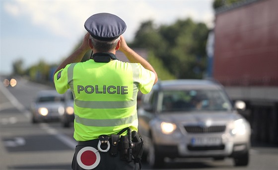 Policisté zadreli tveici Iráan pi kontrole na dálnici D1. 